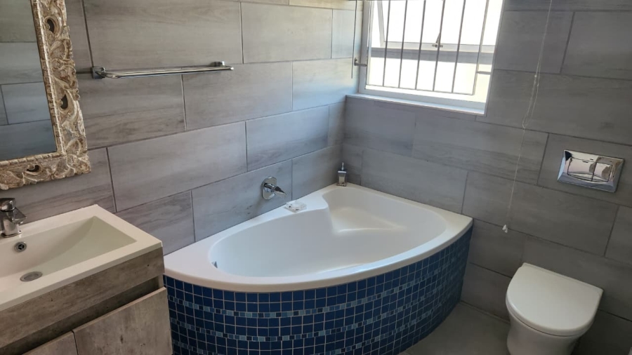 4 Bedroom Property for Sale in Mykonos Western Cape